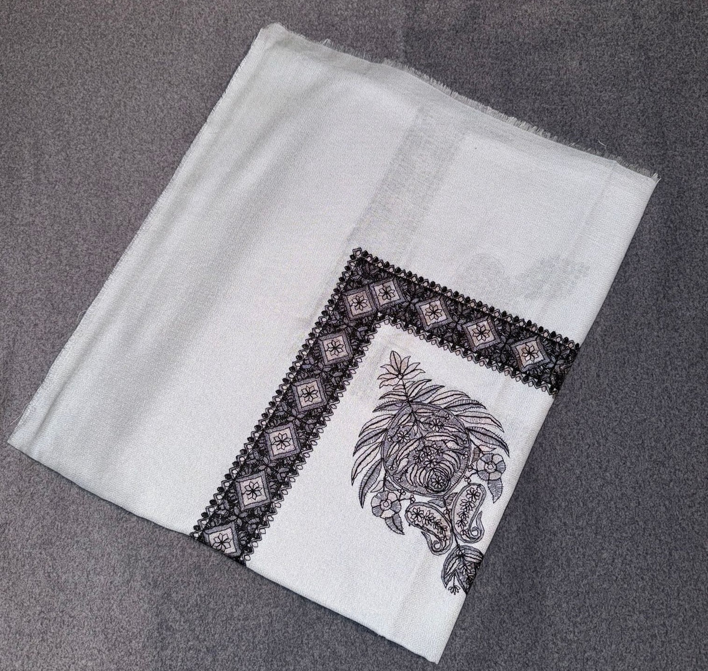 Light Grey X Black Stitched Yemeni Shemagh